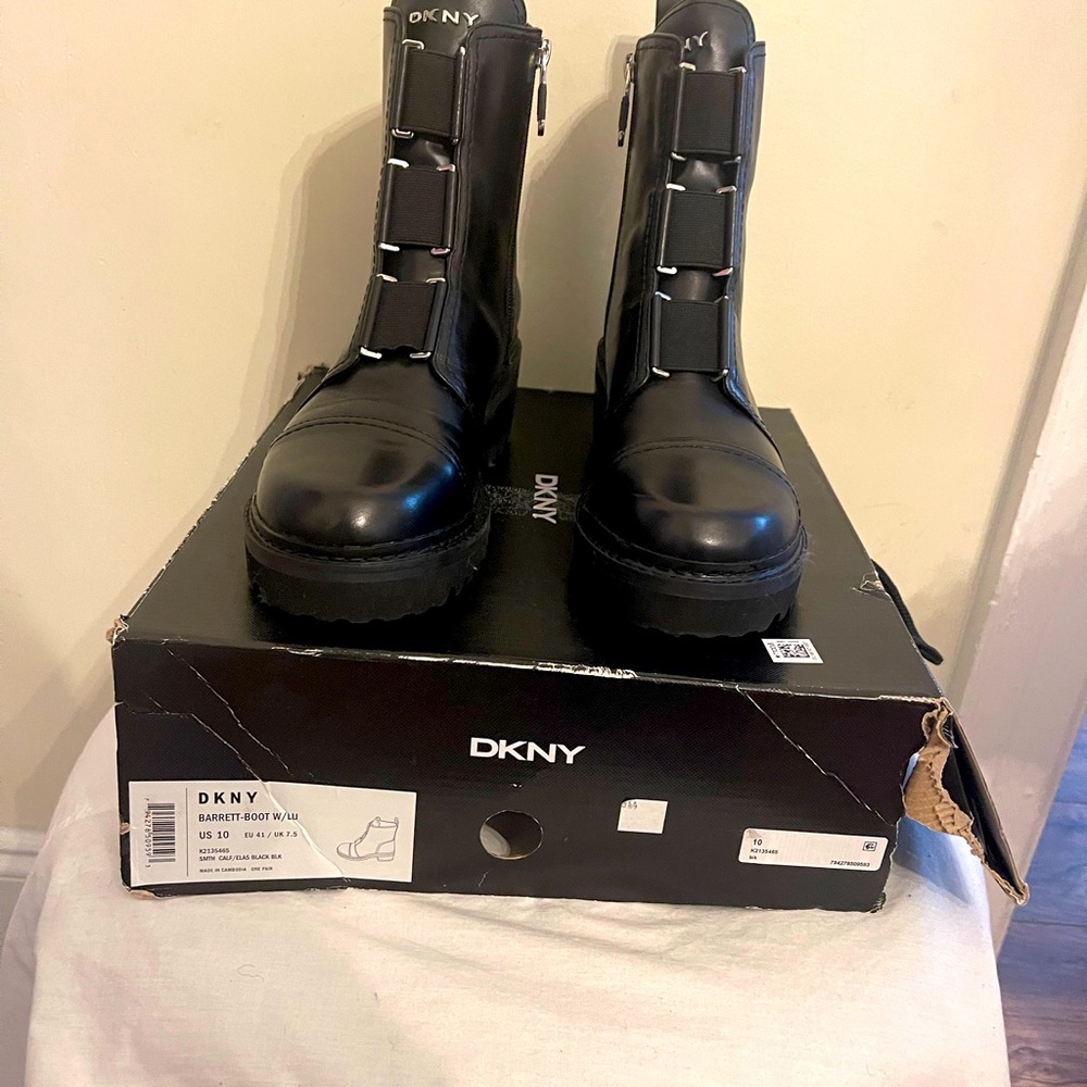 *NEW*DKNY black leather combat boot